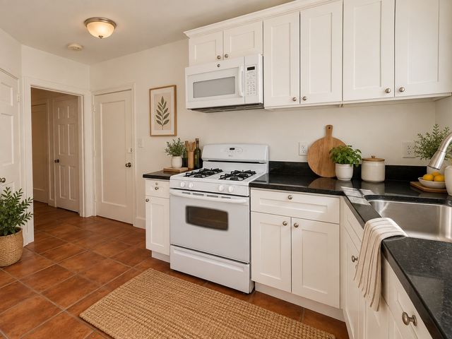 5 Garden Ct 1, Cambridge, MA 02138