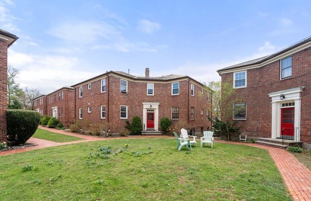 5 Garden Ct 1, Cambridge, MA 02138