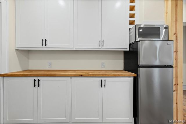 50 E Hayes Avenue, Hazel Park, MI 48030