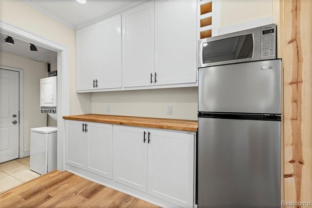 50 E Hayes Avenue, Hazel Park, MI 48030