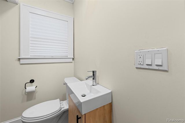 50 E Hayes Avenue, Hazel Park, MI 48030