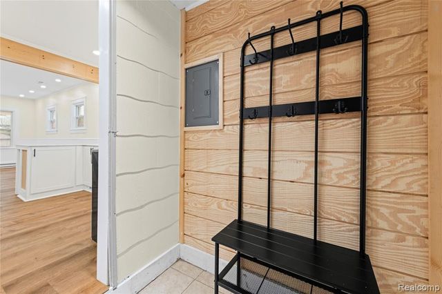 50 E Hayes Avenue, Hazel Park, MI 48030