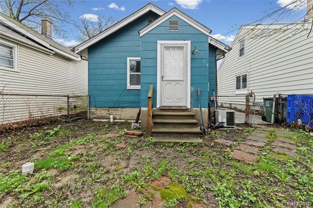 50 E Hayes Avenue, Hazel Park, MI 48030