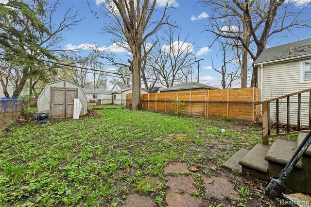 50 E Hayes Avenue, Hazel Park, MI 48030