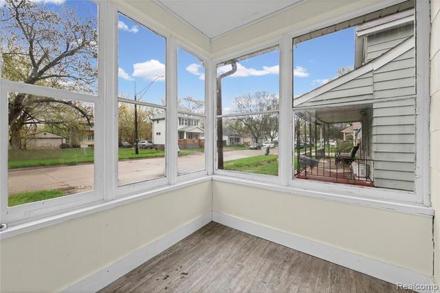 50 E Hayes Avenue, Hazel Park, MI 48030