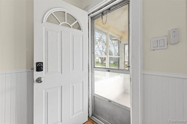 50 E Hayes Avenue, Hazel Park, MI 48030