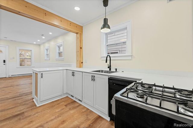 50 E Hayes Avenue, Hazel Park, MI 48030