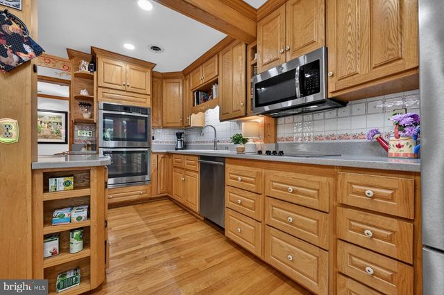 1304 BRYAN POINT RD, Accokeek, MD 20607