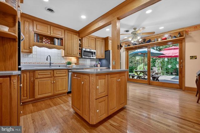 1304 BRYAN POINT RD, Accokeek, MD 20607