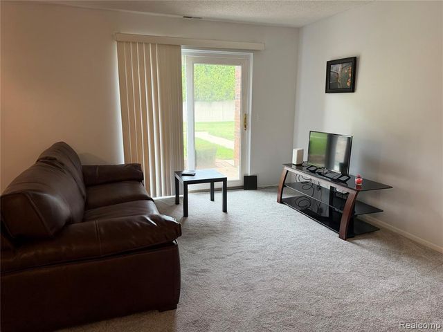 15014 Island Drive, Sterling Heights, MI 48313