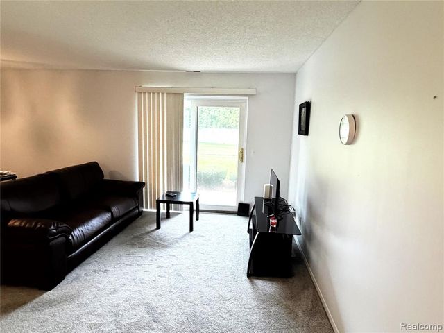 15014 Island Drive, Sterling Heights, MI 48313