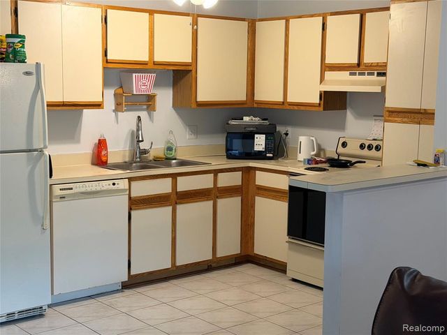 15014 Island Drive, Sterling Heights, MI 48313