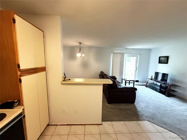 15014 Island Drive, Sterling Heights, MI 48313