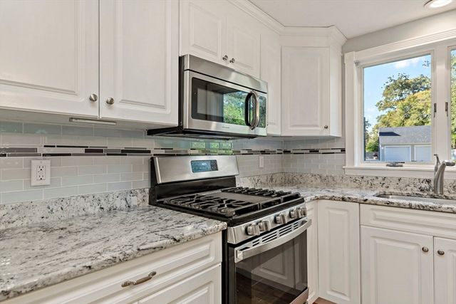 10 Briar Patch Lane, Mashpee, MA 02649