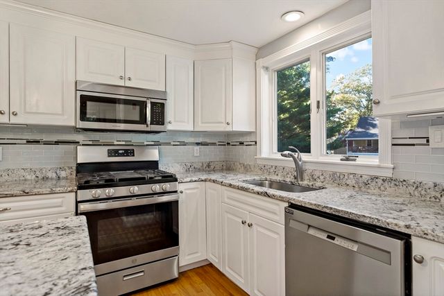 10 Briar Patch Lane, Mashpee, MA 02649