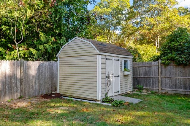 10 Briar Patch Lane, Mashpee, MA 02649