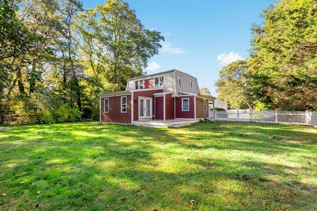 10 Briar Patch Lane, Mashpee, MA 02649