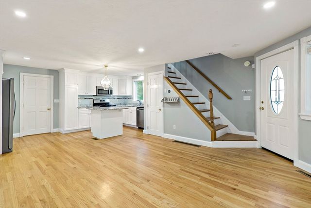 10 Briar Patch Lane, Mashpee, MA 02649