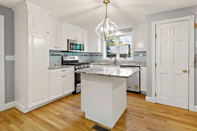 10 Briar Patch Lane, Mashpee, MA 02649