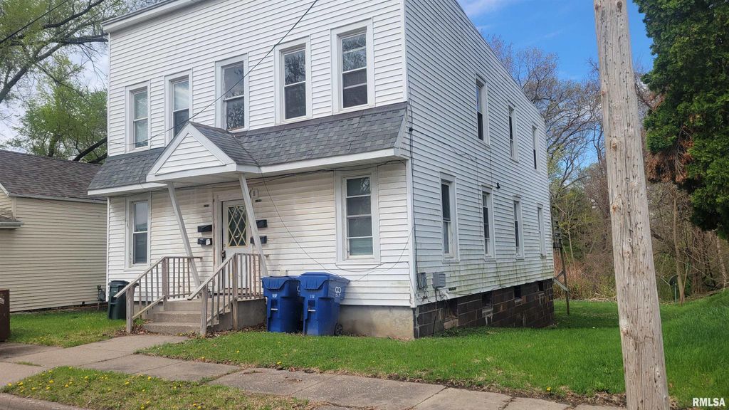 1306 DAVIE Street, Davenport, IA 52804