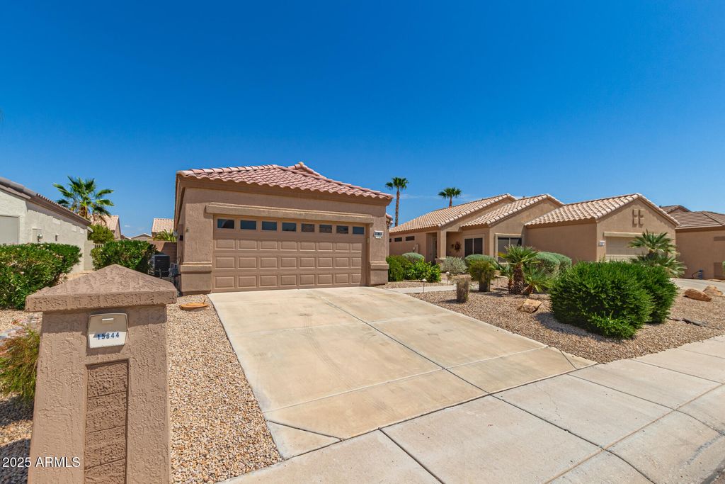15844 W ARROWHEAD Drive, Surprise, AZ 85374