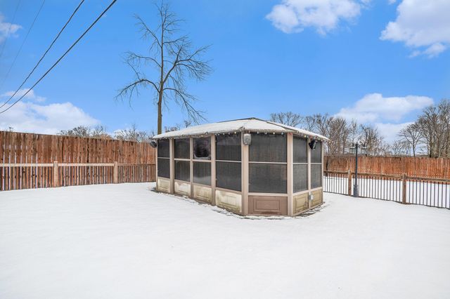 2743 N M-140, Watervliet Twp, MI 49098