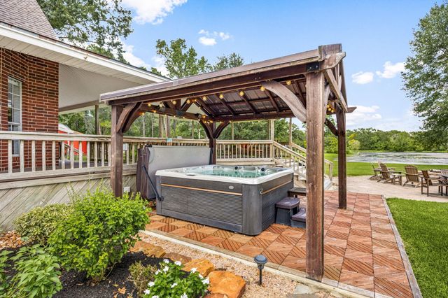 15050 Lake Paula Drive, Willis, TX 77318