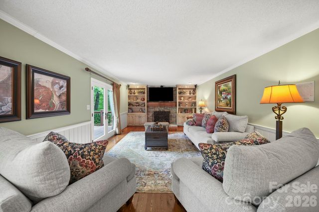 200 Keyhole Court, Cramerton, NC 28032