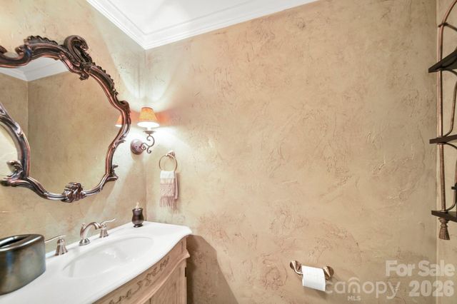 200 Keyhole Court, Cramerton, NC 28032