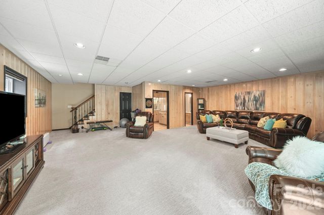 200 Keyhole Court, Cramerton, NC 28032
