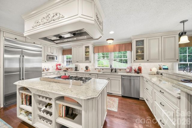 200 Keyhole Court, Cramerton, NC 28032