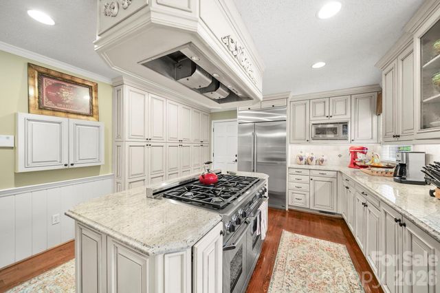 200 Keyhole Court, Cramerton, NC 28032