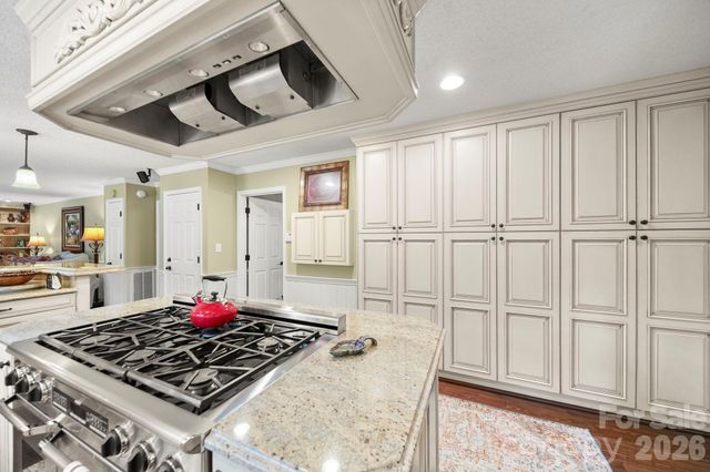 200 Keyhole Court, Cramerton, NC 28032