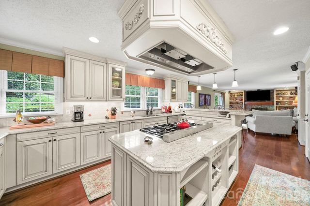 200 Keyhole Court, Cramerton, NC 28032