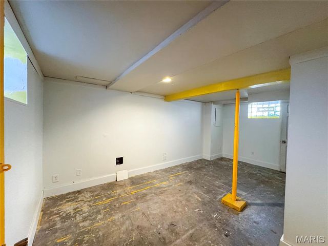 6935 Pernod Avenue, St Louis, MO 63139