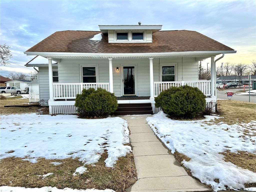 605 8th Avenue, Marion, IA 52302