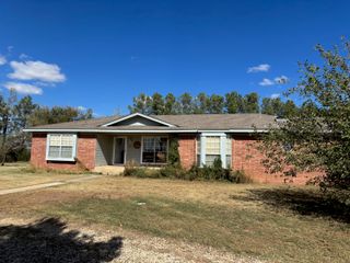 1502 Culpepper Avenue, Wilson, TX 79381