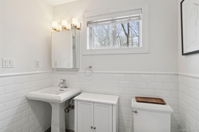 27 Ely Brook Road, East Hampton, NY 11937