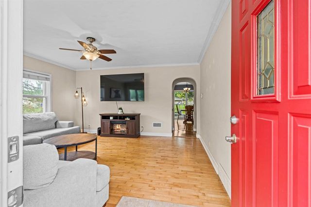 423 E HARRISON STREET, Appleton, WI 54915