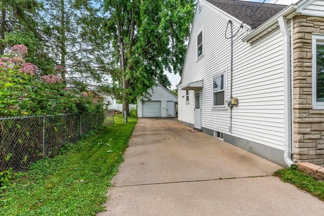 423 E HARRISON STREET, Appleton, WI 54915