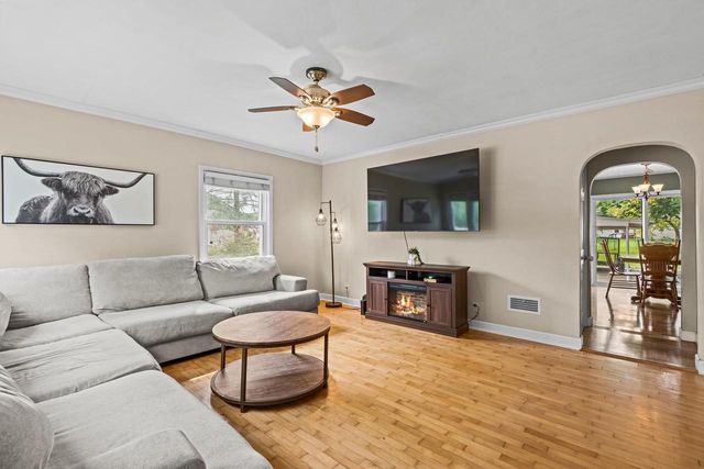 423 E HARRISON STREET, Appleton, WI 54915