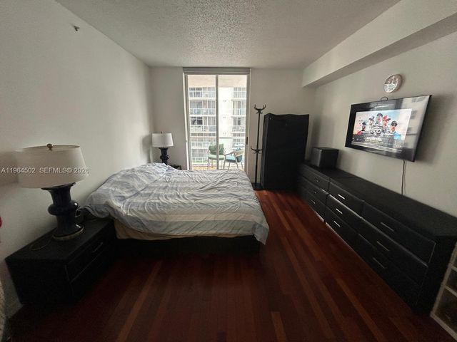 5077 NW 7th St 1012, Miami, FL 33126