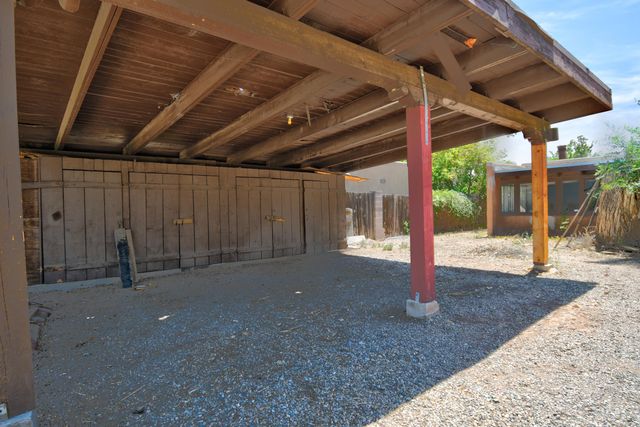 2440 Campbell Road NW, Albuquerque, NM 87104