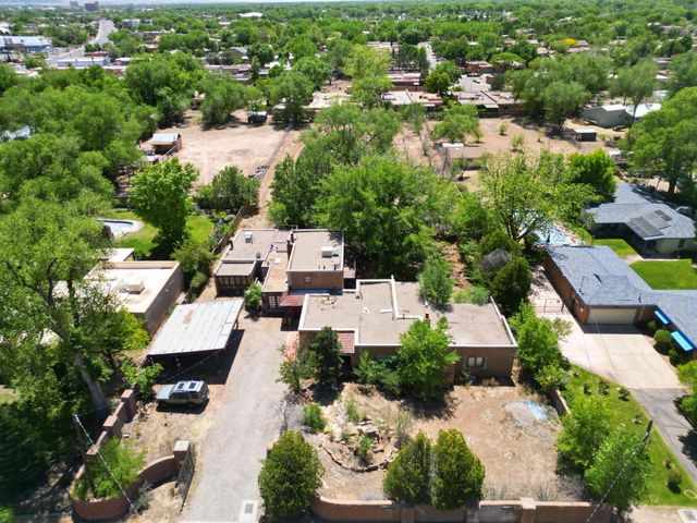 2440 Campbell Road NW, Albuquerque, NM 87104