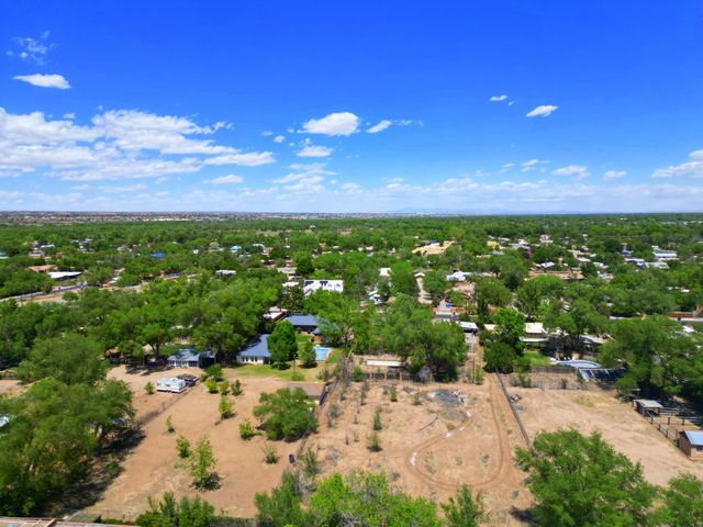 2440 Campbell Road NW, Albuquerque, NM 87104