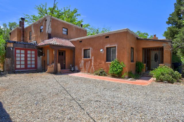 2440 Campbell Road NW, Albuquerque, NM 87104