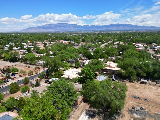 2440 Campbell Road NW, Albuquerque, NM 87104