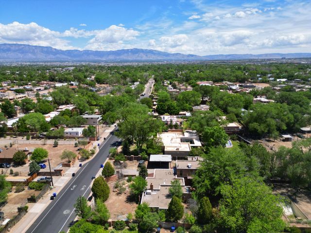 2440 Campbell Road NW, Albuquerque, NM 87104