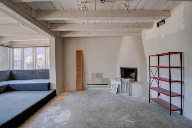 2440 Campbell Road NW, Albuquerque, NM 87104