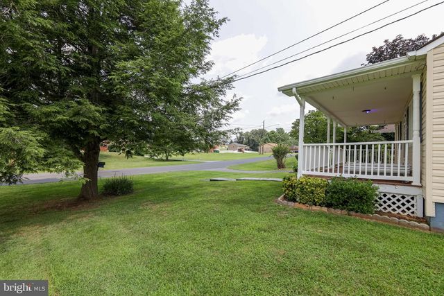204 NINTH AVE, Luray, VA 22835